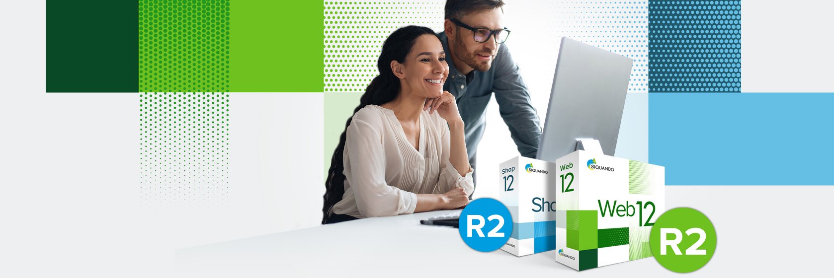 Frau und Man vor Computer sind begeistert über die neuen Funktionen in Web und Shop 12 R2.