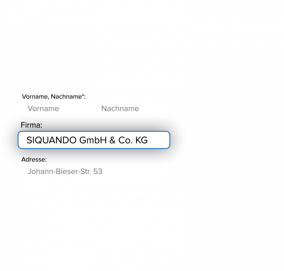 Künstliche Hand bedient ein Notebook, darüber schweben Bildschirmfotos von Formularelementen.
