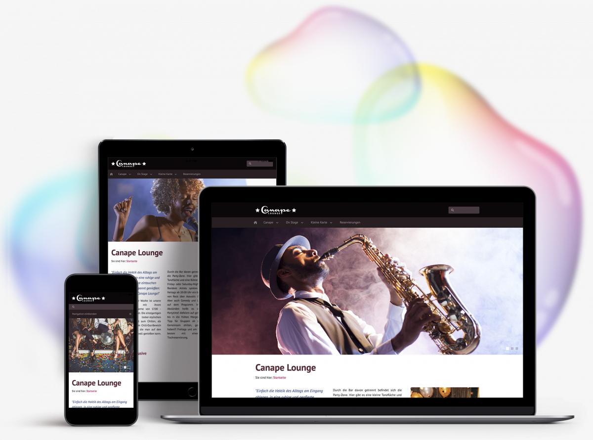 Collage aus Notebook, Tablet und Smartphone auf denen das Infinity Design Elara abgebildet ist.