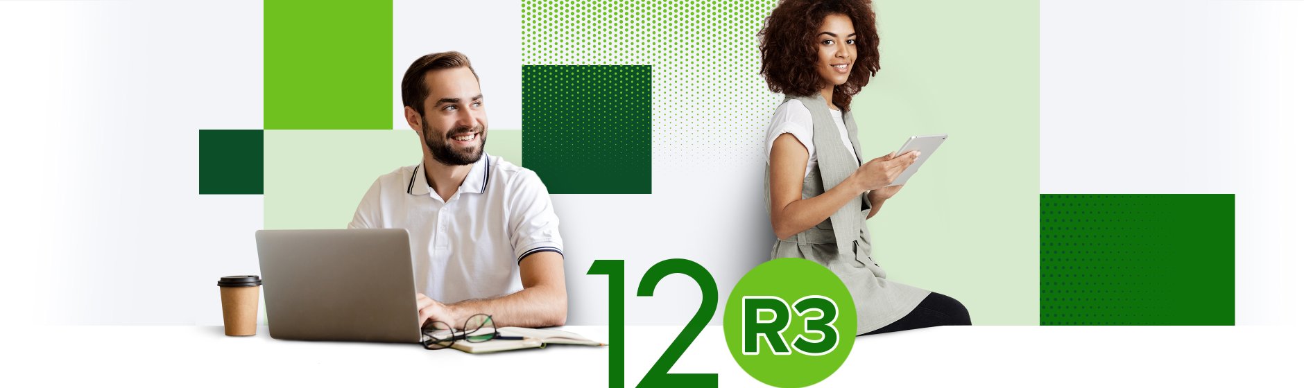Mann am Notebook und Frau am Schreibtisch freuen sich über die Aktualisierung von SIQUANDO Web in der Version 12 R2.