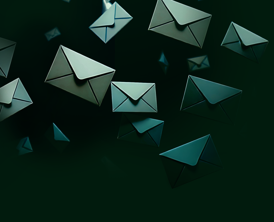 Schachtel Pro Mail für Pro Web auf fliegenden Briefumschlägen.